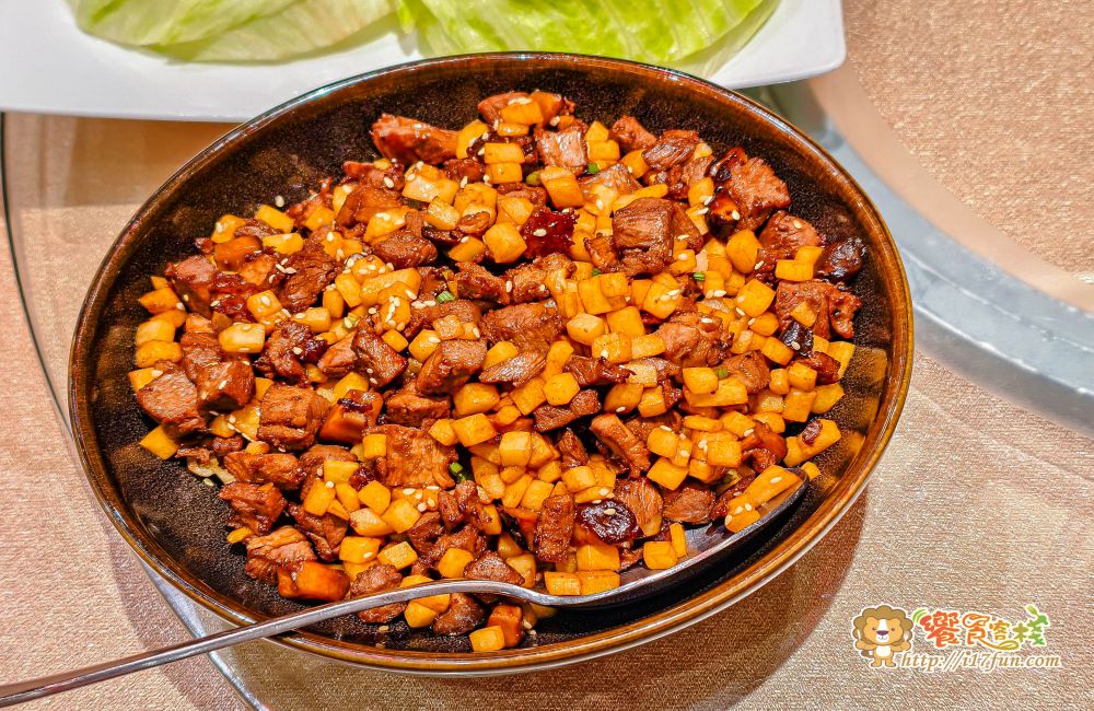 京悅軒中餐廳│高雄一鴨四吃!結合中式典雅與現代設計,提供舒適空間與多層次精緻料理,讓每一次用餐都是視覺與味覺的雙重享受 - 第28張圖