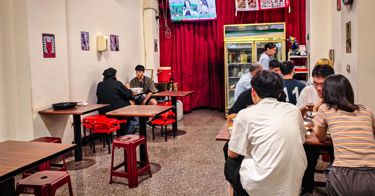 恰豬滷味│高雄人氣宵夜滷味首選!食材多元豐富可自由搭配,醬香有層次,鹹甜涮嘴、辣度客製化,夜貓子必收口袋名單 - 第1張圖