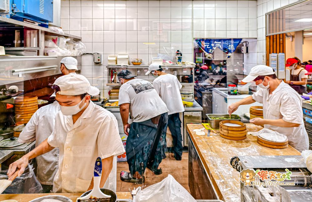 華饌湯包麵食館│高雄人氣北方麵食館!半開放廚房現點現做,配上多元小菜與無限飲品,一到飯點時間人潮滿滿 - 第10張圖