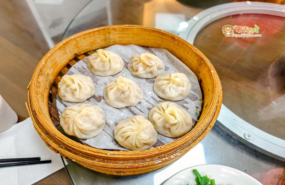 華饌湯包麵食館│高雄人氣北方麵食館!半開放廚房現點現做,配上多元小菜與無限飲品,一到飯點時間人潮滿滿 - 第17張圖