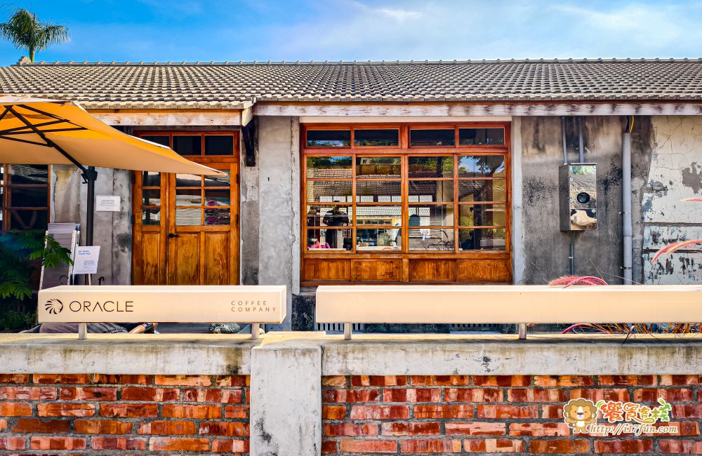 神諭咖啡│高雄超人氣咖啡廳!低調藏身在眷村老宅巷弄之中,保有老宅靈魂,在光與木質間品味慢生活 - 第2張圖