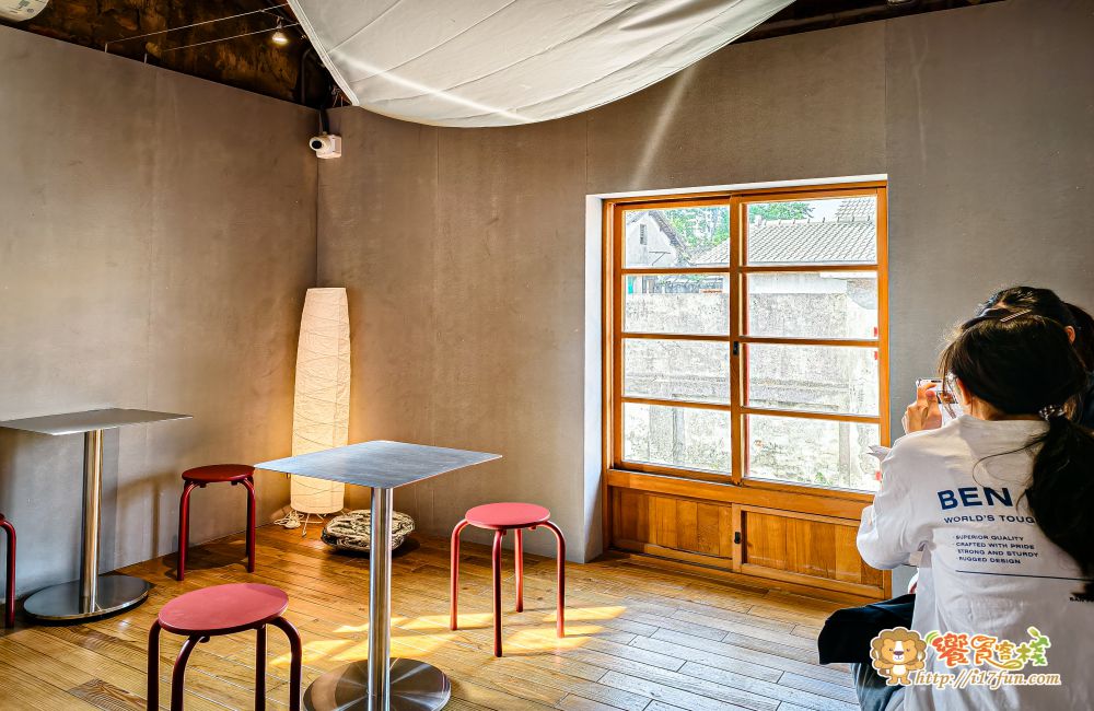 神諭咖啡│高雄超人氣咖啡廳!低調藏身在眷村老宅巷弄之中,保有老宅靈魂,在光與木質間品味慢生活 - 第8張圖