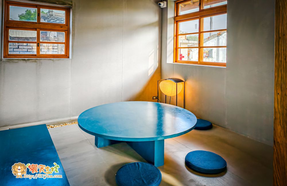 神諭咖啡│高雄超人氣咖啡廳!低調藏身在眷村老宅巷弄之中,保有老宅靈魂,在光與木質間品味慢生活 - 第15張圖