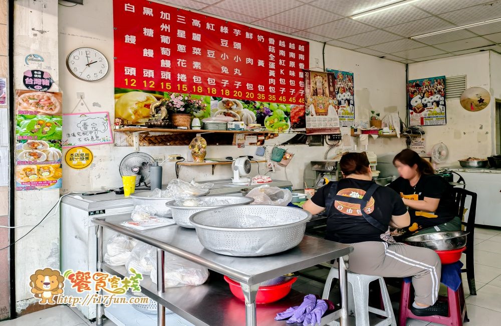 自由手工包子饅頭店│高雄超浮誇巨無霸包子！越南香蘭包子超吸睛，手工現包現蒸、份量大到一手抓不住，料多實在香氣十足