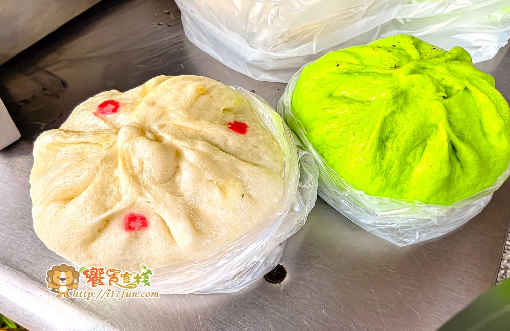 自由手工包子饅頭店│高雄超浮誇巨無霸包子！越南香蘭包子超吸睛，手工現包現蒸、份量大到一手抓不住，料多實在香氣十足