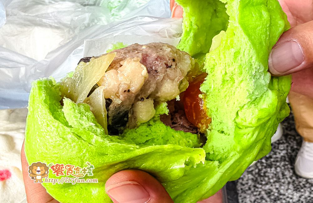 自由手工包子饅頭店│高雄超浮誇巨無霸包子！越南香蘭包子超吸睛，手工現包現蒸、份量大到一手抓不住，料多實在香氣十足