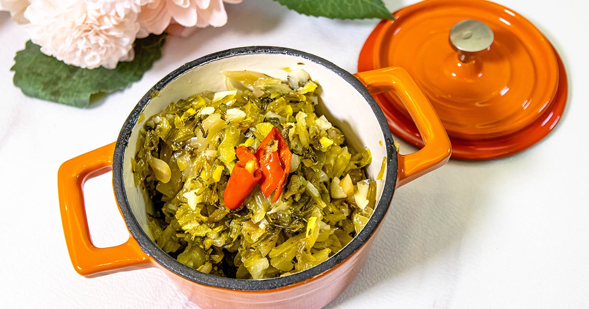 辣炒酸菜食譜│超簡單的下飯好菜！酸、辣、甜交織的層次風味，配飯、拌麵或是做刈包都適合！