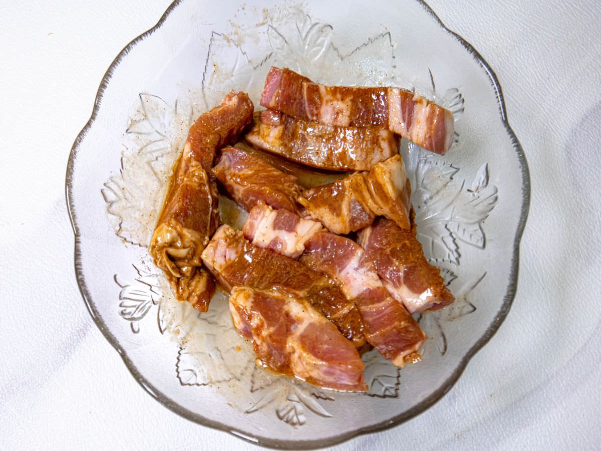 蔥燒梅花豬食譜│超簡單的家常料理！鹹香下飯，把梅花豬肉片替換成梅花豬肉條，吃起來更有口感！！