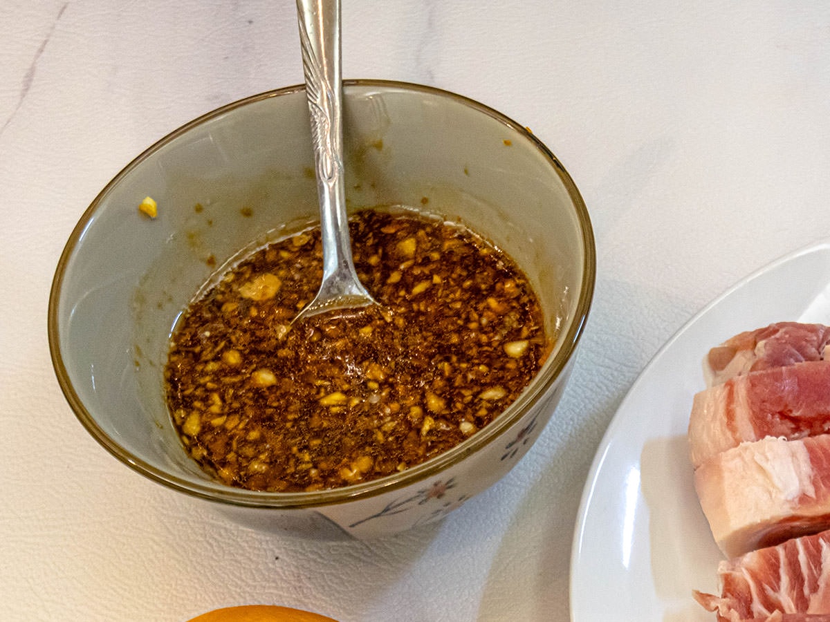 香橙烤豬肋排食譜│氣炸鍋料理!免油炸,用香橙入菜,提前醃制豬肋排,用餐前只要氣炸15分鐘就能輕鬆上桌~ - 第3張圖 香橙烤豬肋排食譜│氣炸鍋料理!免油炸,用香橙入菜,提前醃制豬肋排,用餐前只要氣炸15分鐘就能輕鬆上桌~