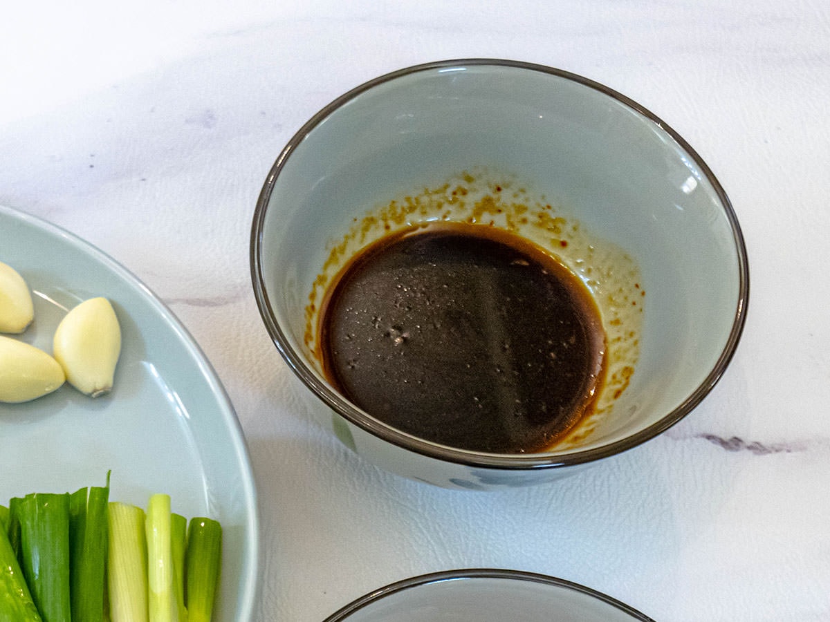 泡菜松阪豬食譜│超簡單料理食譜！連廚藝新手都能輕易上手的家常菜，用泡菜搭配松阪豬，噴香下飯！