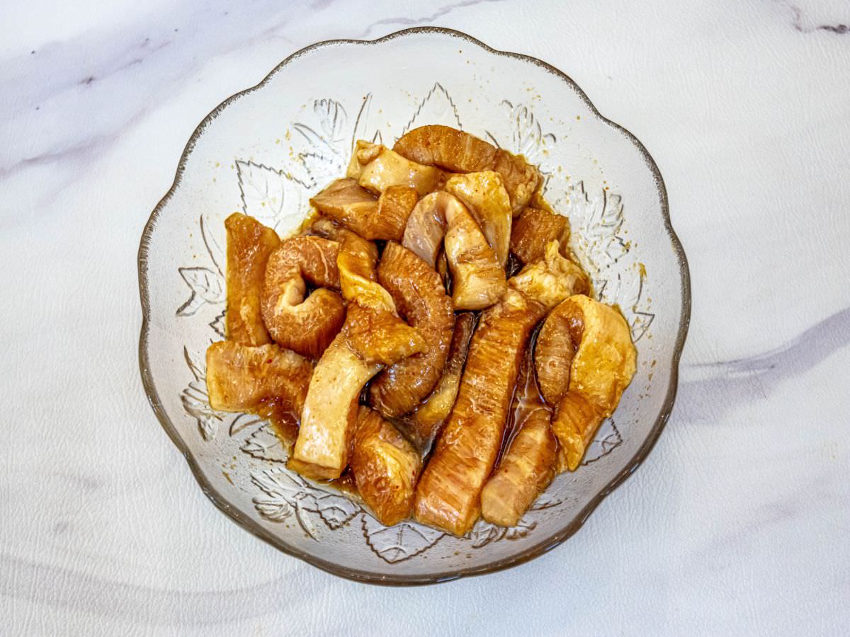 泡菜松阪豬食譜│超簡單料理食譜！連廚藝新手都能輕易上手的家常菜，用泡菜搭配松阪豬，噴香下飯！