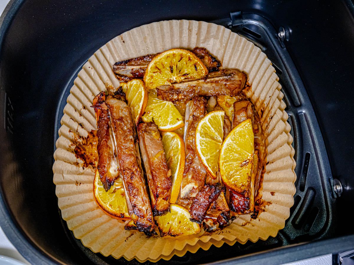 香橙烤豬肋排食譜│氣炸鍋料理!免油炸,用香橙入菜,提前醃制豬肋排,用餐前只要氣炸15分鐘就能輕鬆上桌~ - 第6張圖 香橙烤豬肋排食譜│氣炸鍋料理!免油炸,用香橙入菜,提前醃制豬肋排,用餐前只要氣炸15分鐘就能輕鬆上桌~