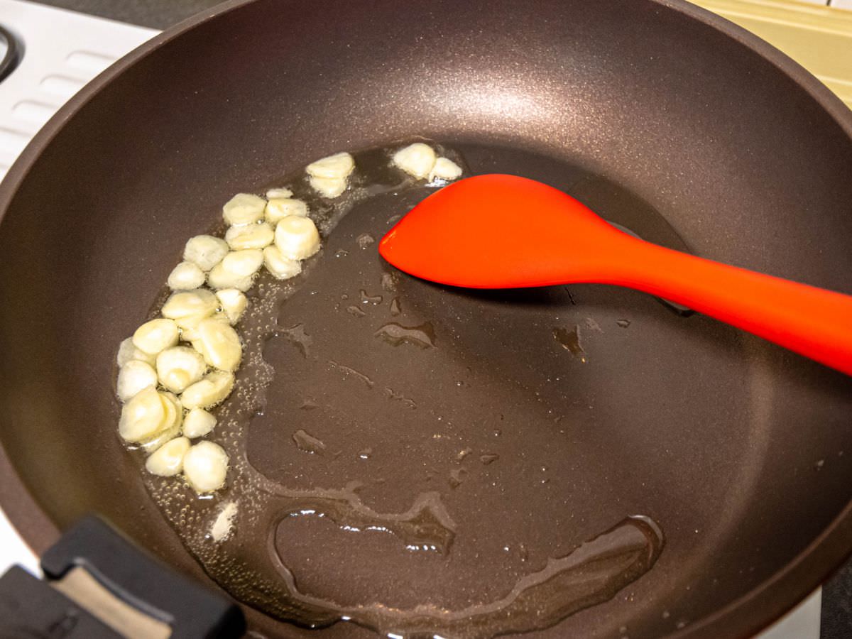 泡菜松阪豬食譜│超簡單料理食譜！連廚藝新手都能輕易上手的家常菜，用泡菜搭配松阪豬，噴香下飯！