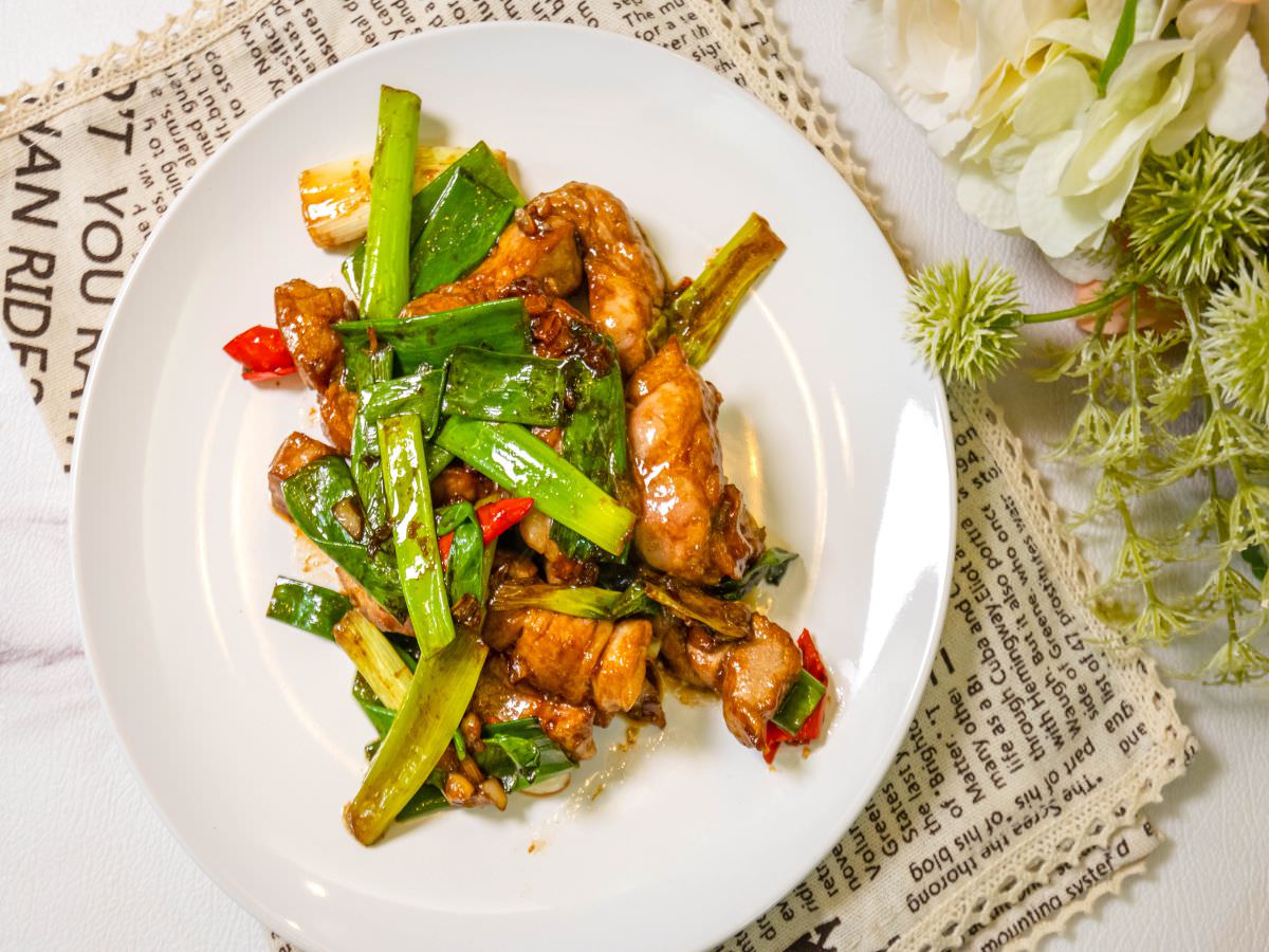 蔥燒梅花豬食譜│超簡單的家常料理！鹹香下飯，把梅花豬肉片替換成梅花豬肉條，吃起來更有口感！！