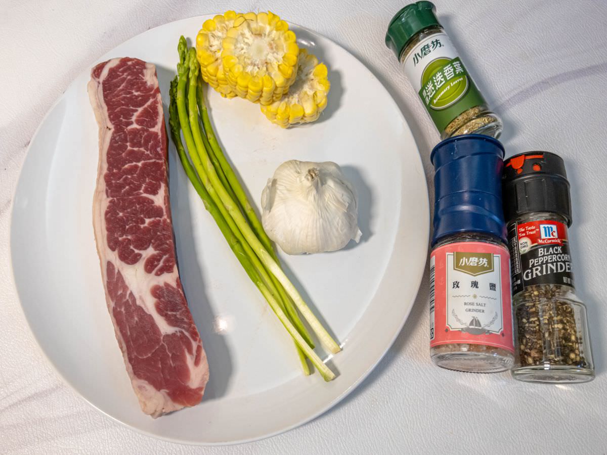 氣炸雪花翼板牛排食譜│自己的牛排自己烤!!輕鬆簡單4個步驟,免顧爐火,一樣能有鮮嫩多汁的牛排大餐 - 第2張圖 氣炸雪花翼板牛排食譜│自己的牛排自己烤!!輕鬆簡單4個步驟,免顧爐火,一樣能有鮮嫩多汁的牛排大餐