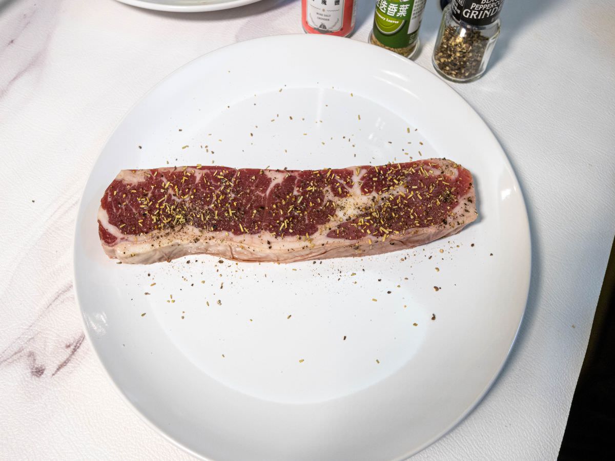 氣炸雪花翼板牛排食譜│自己的牛排自己烤!!輕鬆簡單4個步驟,免顧爐火,一樣能有鮮嫩多汁的牛排大餐 - 第3張圖 氣炸雪花翼板牛排食譜│自己的牛排自己烤!!輕鬆簡單4個步驟,免顧爐火,一樣能有鮮嫩多汁的牛排大餐