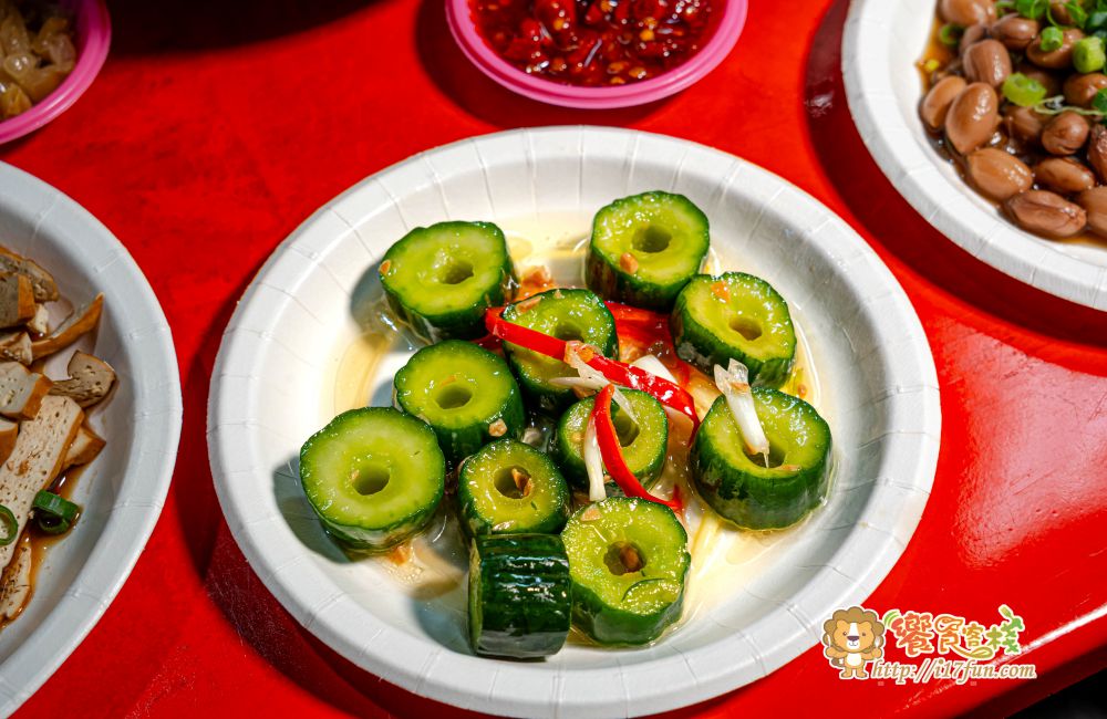 壳牛原汁牛肉麵│高雄老店！傳承40年經典風味，堅持傳承原始風味，從湯頭、麵條、牛肉到酸菜、辣椒與自製牛油，每個細節都精心講究