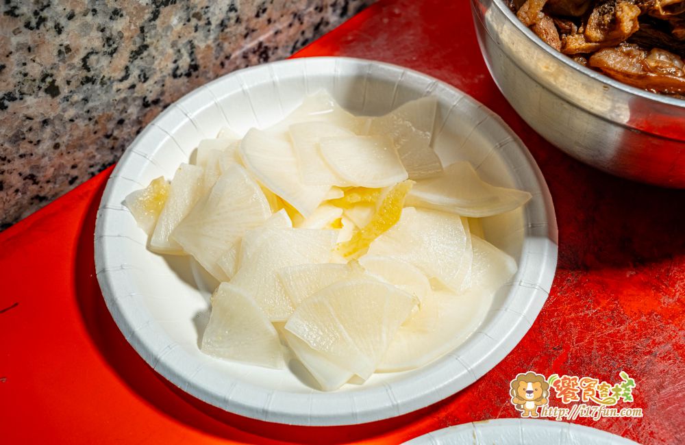 壳牛原汁牛肉麵│高雄老店！傳承40年經典風味，堅持傳承原始風味，從湯頭、麵條、牛肉到酸菜、辣椒與自製牛油，每個細節都精心講究