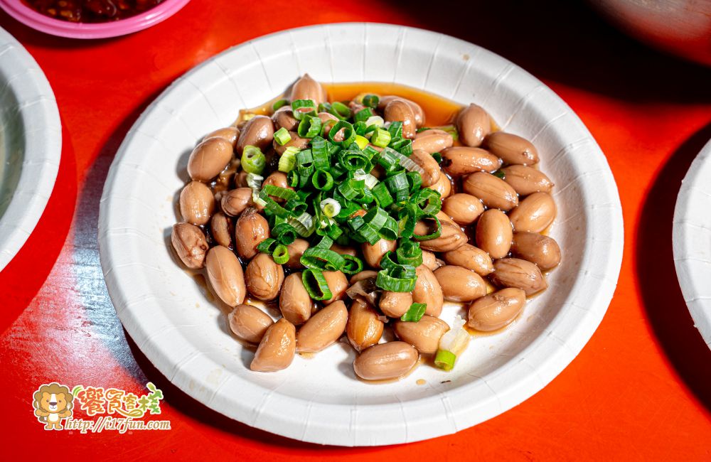 壳牛原汁牛肉麵│高雄老店！傳承40年經典風味，堅持傳承原始風味，從湯頭、麵條、牛肉到酸菜、辣椒與自製牛油，每個細節都精心講究