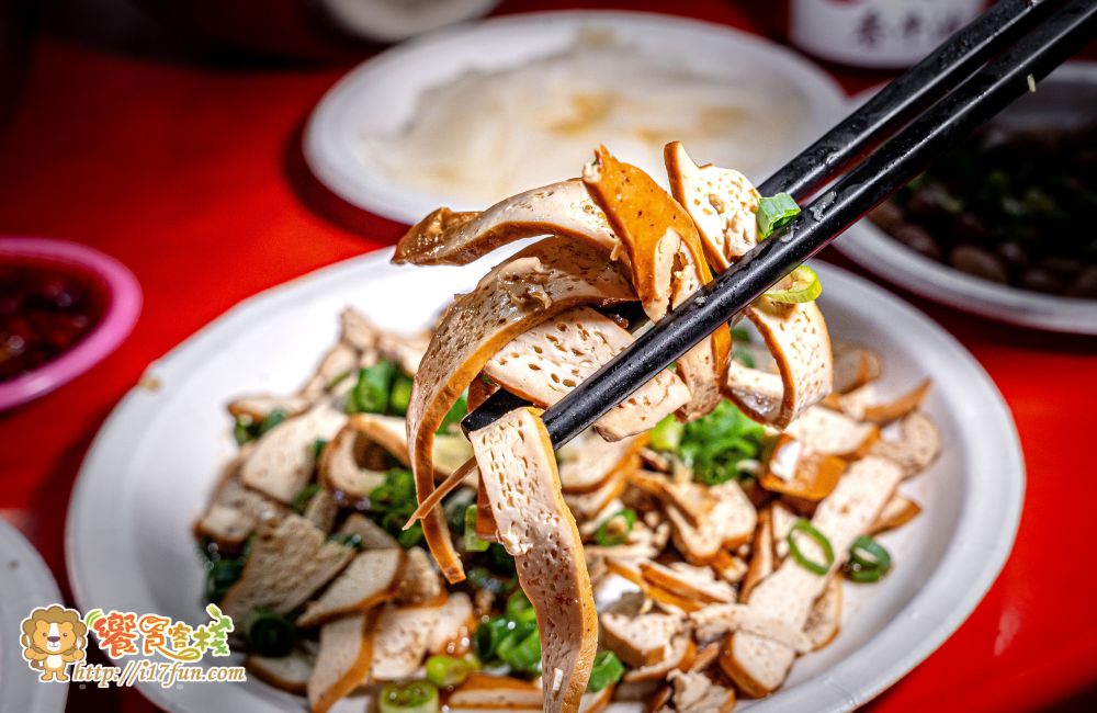 壳牛原汁牛肉麵│高雄老店！傳承40年經典風味，堅持傳承原始風味，從湯頭、麵條、牛肉到酸菜、辣椒與自製牛油，每個細節都精心講究