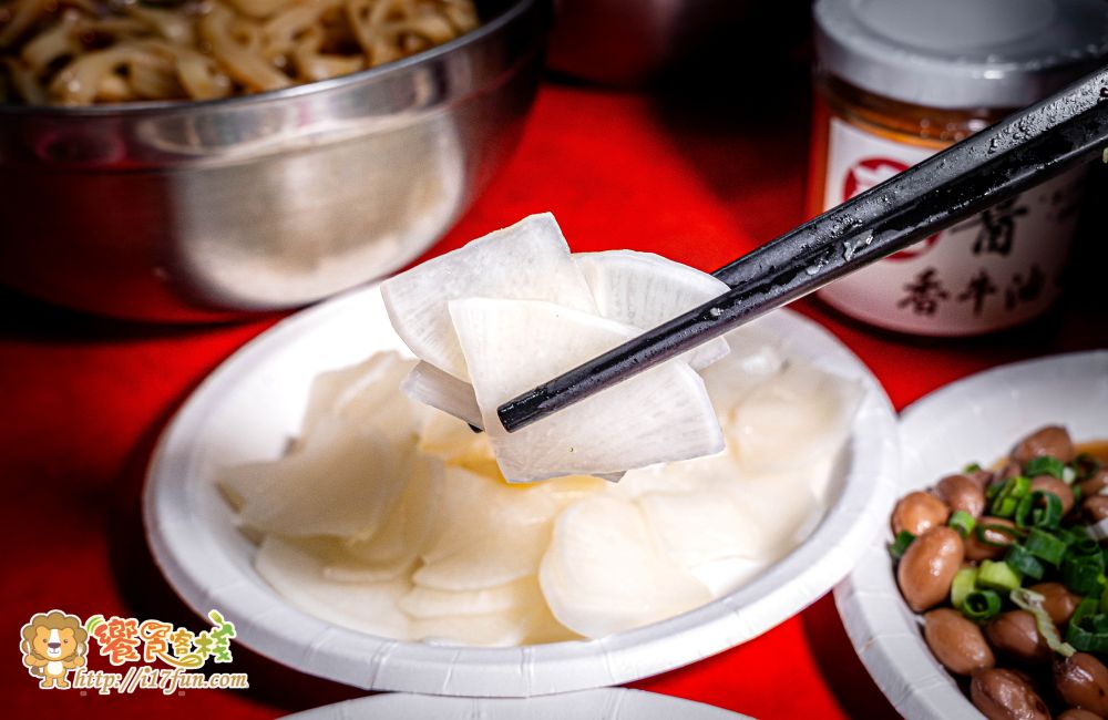 壳牛原汁牛肉麵│高雄老店！傳承40年經典風味，堅持傳承原始風味，從湯頭、麵條、牛肉到酸菜、辣椒與自製牛油，每個細節都精心講究