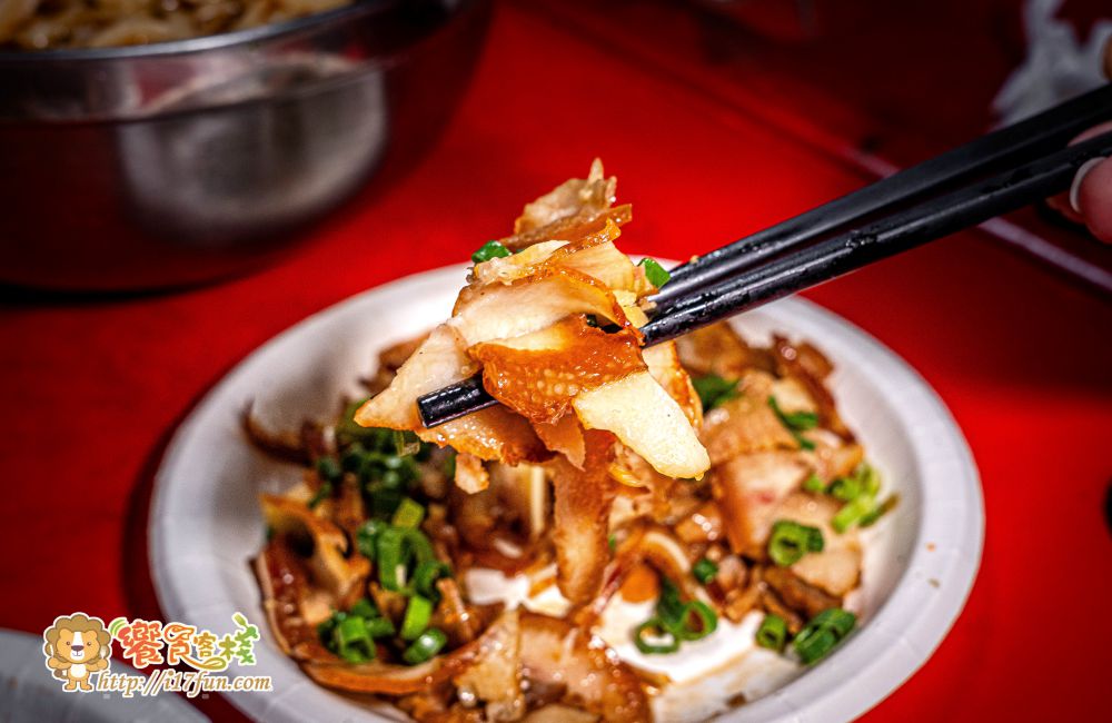 壳牛原汁牛肉麵│高雄老店！傳承40年經典風味，堅持傳承原始風味，從湯頭、麵條、牛肉到酸菜、辣椒與自製牛油，每個細節都精心講究