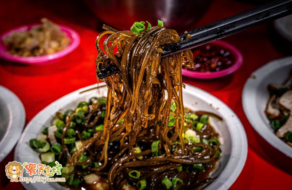 壳牛原汁牛肉麵│高雄老店！傳承40年經典風味，堅持傳承原始風味，從湯頭、麵條、牛肉到酸菜、辣椒與自製牛油，每個細節都精心講究