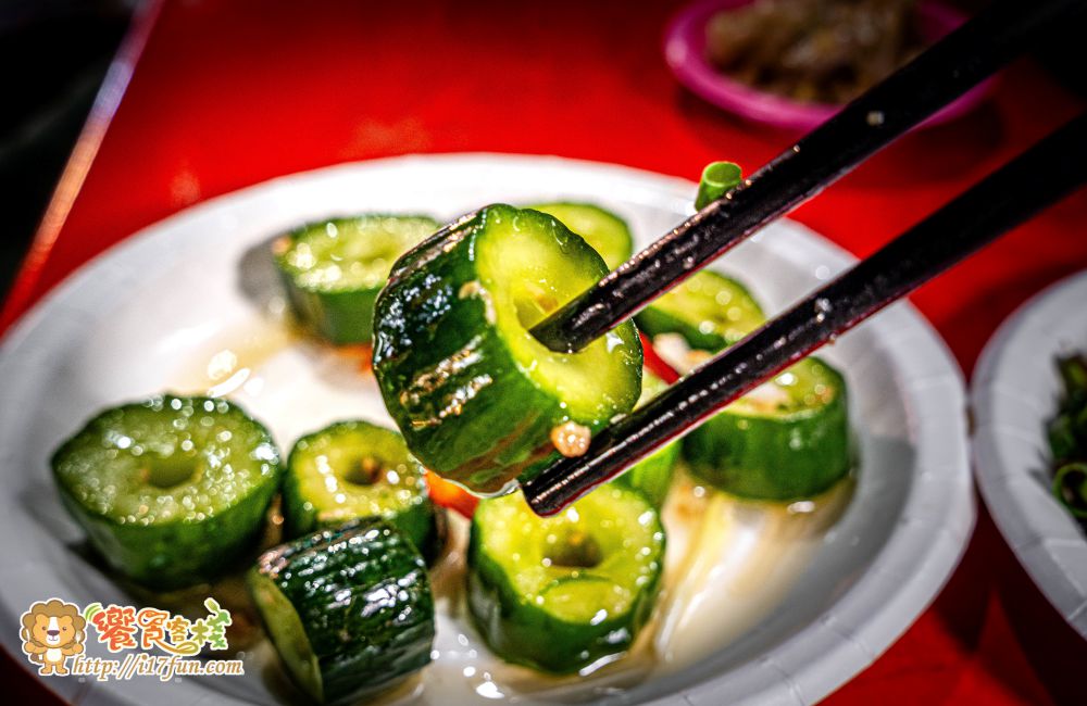 壳牛原汁牛肉麵│高雄老店！傳承40年經典風味，堅持傳承原始風味，從湯頭、麵條、牛肉到酸菜、辣椒與自製牛油，每個細節都精心講究