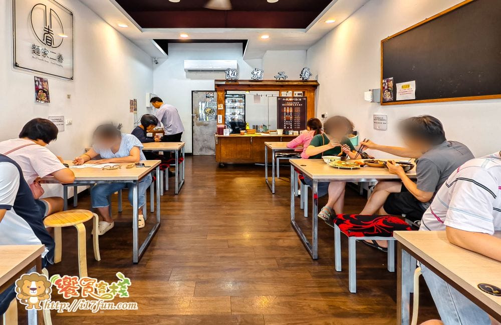 麵家二眷│高雄人氣麵店！從眷村到創意美味，不管牛肉麵、煎餃與私房白滷，每道料理都充滿誠意與濃厚風味，還有免費豆花可以享用