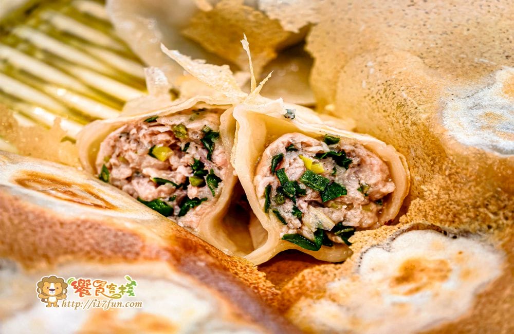 麵家二眷│高雄人氣麵店！從眷村到創意美味，不管牛肉麵、煎餃與私房白滷，每道料理都充滿誠意與濃厚風味，還有免費豆花可以享用