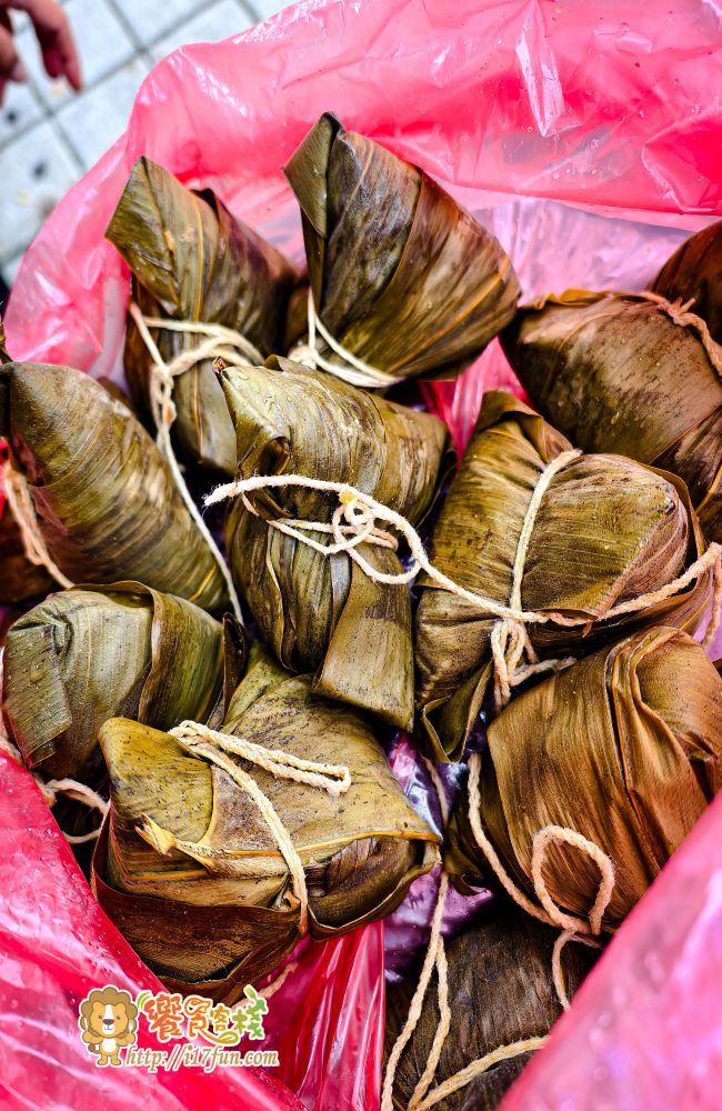 阿花姐肉粽│高雄在地人激推的隱藏版肉粽！沒有招牌低調藏在民宅中，已飄香超過40年，一顆只要25元的佛心價，熟客口耳相傳的傳奇