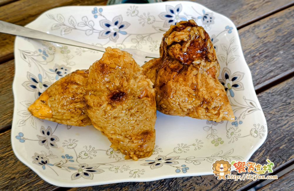 阿花姐肉粽│高雄在地人激推的隱藏版肉粽！沒有招牌低調藏在民宅中，已飄香超過40年，一顆只要25元的佛心價，熟客口耳相傳的傳奇