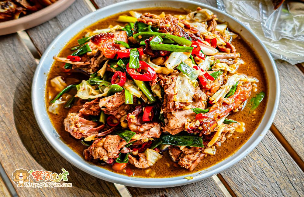 佳東北平烤鴨│高雄老字號！飄香超過20年，炭火烤鴨外酥內嫩、鹹酥鴨扎實不柴、炒骨鹹甜涮嘴~