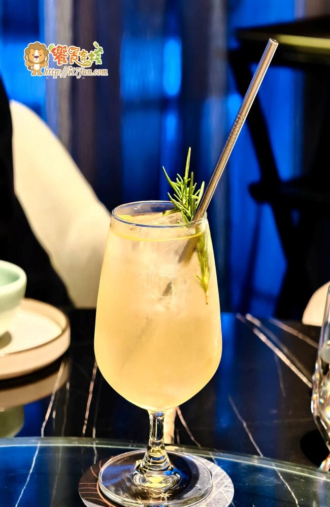 BAR KAO泰式餐酒館│高雄夜景新打卡地！27樓高空泰式餐酒館，微醺調酒與南洋風味料理，視覺味覺一次滿足