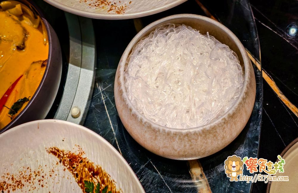 BAR KAO泰式餐酒館│高雄夜景新打卡地！27樓高空泰式餐酒館，微醺調酒與南洋風味料理，視覺味覺一次滿足