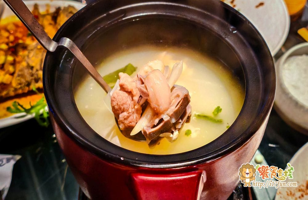 BAR KAO泰式餐酒館│高雄夜景新打卡地！27樓高空泰式餐酒館，微醺調酒與南洋風味料理，視覺味覺一次滿足