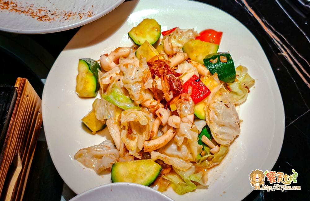 BAR KAO泰式餐酒館│高雄夜景新打卡地！27樓高空泰式餐酒館，微醺調酒與南洋風味料理，視覺味覺一次滿足