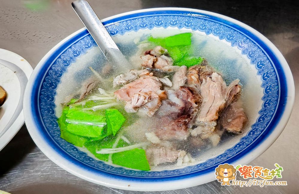 前鎮老店QQ麵│高雄巷弄間低調經營35年的古早味麵店！不用畫單全靠記憶，每到用餐尖峰時段人潮滿滿滿~