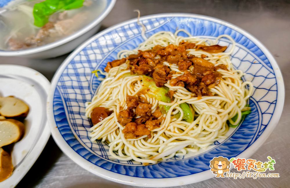 前鎮老店QQ麵│高雄巷弄間低調經營35年的古早味麵店!不用畫單全靠記憶,每到用餐尖峰時段人潮滿滿滿~ - 第6張圖 前鎮老店QQ麵│高雄巷弄間低調經營35年的古早味麵店!不用畫單全靠記憶,每到用餐尖峰時段人潮滿滿滿~