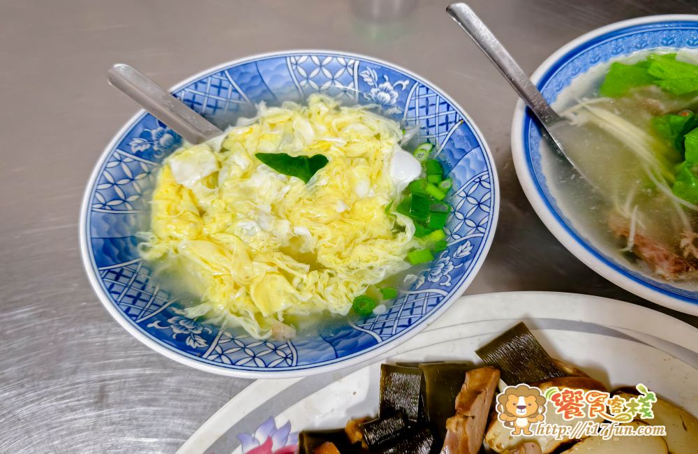 前鎮老店QQ麵│高雄巷弄間低調經營35年的古早味麵店！不用畫單全靠記憶，每到用餐尖峰時段人潮滿滿滿~