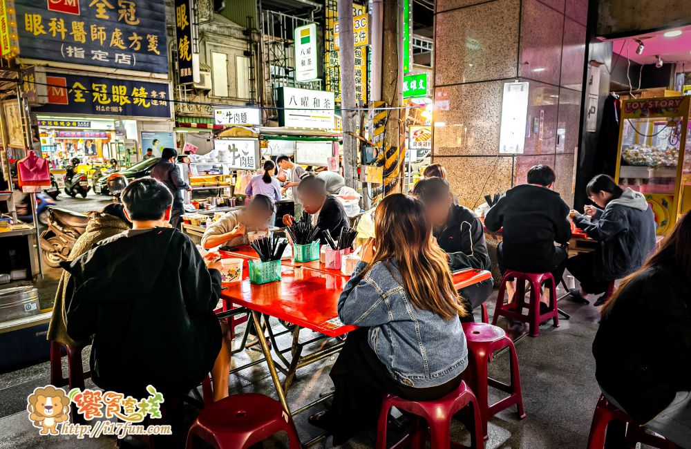 壳牛原汁牛肉麵│高雄老店！傳承40年經典風味，堅持傳承原始風味，從湯頭、麵條、牛肉到酸菜、辣椒與自製牛油，每個細節都精心講究