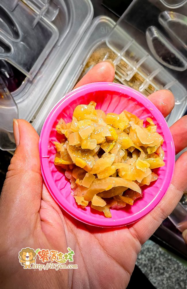 壳牛原汁牛肉麵│高雄老店！傳承40年經典風味，堅持傳承原始風味，從湯頭、麵條、牛肉到酸菜、辣椒與自製牛油，每個細節都精心講究