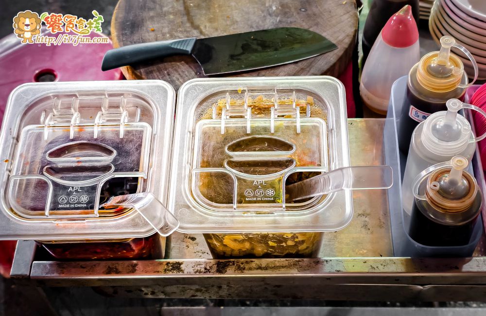 壳牛原汁牛肉麵│高雄老店！傳承40年經典風味，堅持傳承原始風味，從湯頭、麵條、牛肉到酸菜、辣椒與自製牛油，每個細節都精心講究