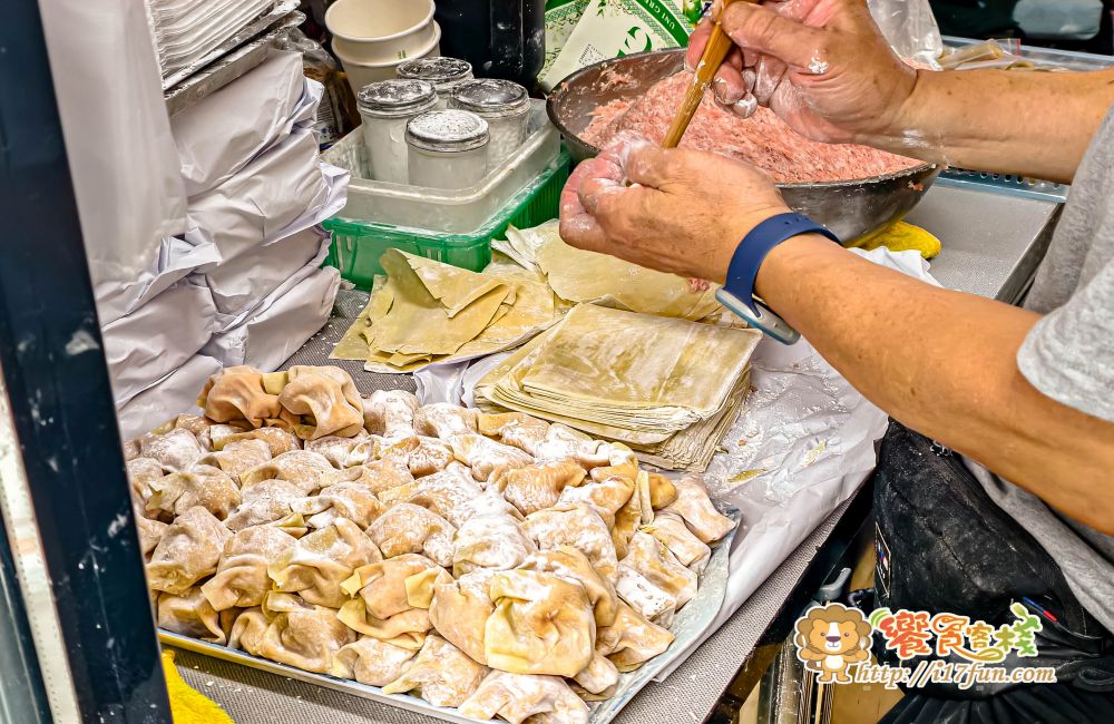 金大麵食坊 溫州餛飩大王│高雄近40年老店!超大顆溫洲餛飩顆顆手工現包、皮薄餡多,還有多種創意口味,連離峰時段也是爆多人~ - 第5張圖 金大麵食坊 溫州餛飩大王│高雄近40年老店!超大顆溫洲餛飩顆顆手工現包、皮薄餡多,還有多種創意口味,連離峰時段也是爆多人~
