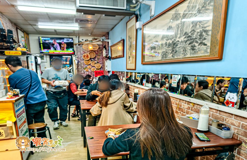 金大麵食坊 溫州餛飩大王│高雄近40年老店！超大顆溫洲餛飩顆顆手工現包、皮薄餡多，還有多種創意口味，連離峰時段也是爆多人~