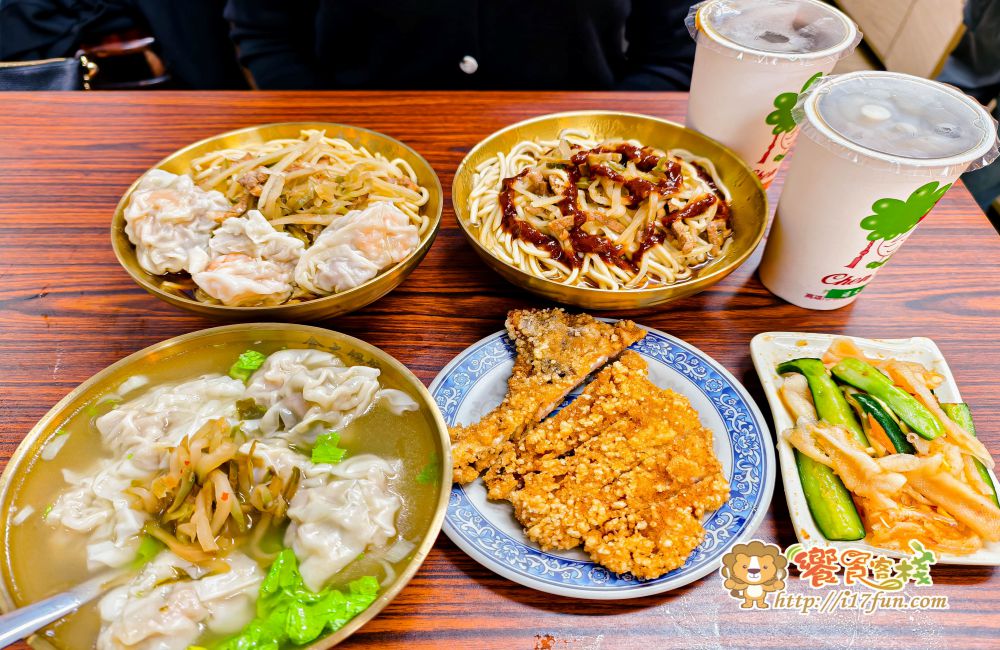 金大麵食坊 溫州餛飩大王│高雄近40年老店!超大顆溫洲餛飩顆顆手工現包、皮薄餡多,還有多種創意口味,連離峰時段也是爆多人~ - 第9張圖 金大麵食坊 溫州餛飩大王│高雄近40年老店!超大顆溫洲餛飩顆顆手工現包、皮薄餡多,還有多種創意口味,連離峰時段也是爆多人~