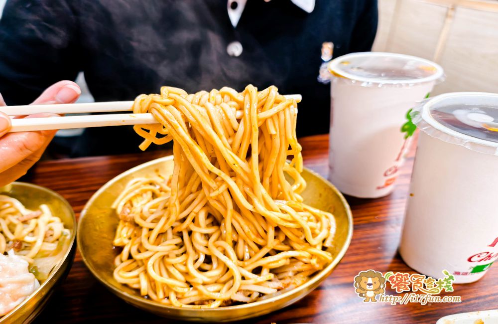 金大麵食坊 溫州餛飩大王│高雄近40年老店!超大顆溫洲餛飩顆顆手工現包、皮薄餡多,還有多種創意口味,連離峰時段也是爆多人~ - 第14張圖 金大麵食坊 溫州餛飩大王│高雄近40年老店!超大顆溫洲餛飩顆顆手工現包、皮薄餡多,還有多種創意口味,連離峰時段也是爆多人~