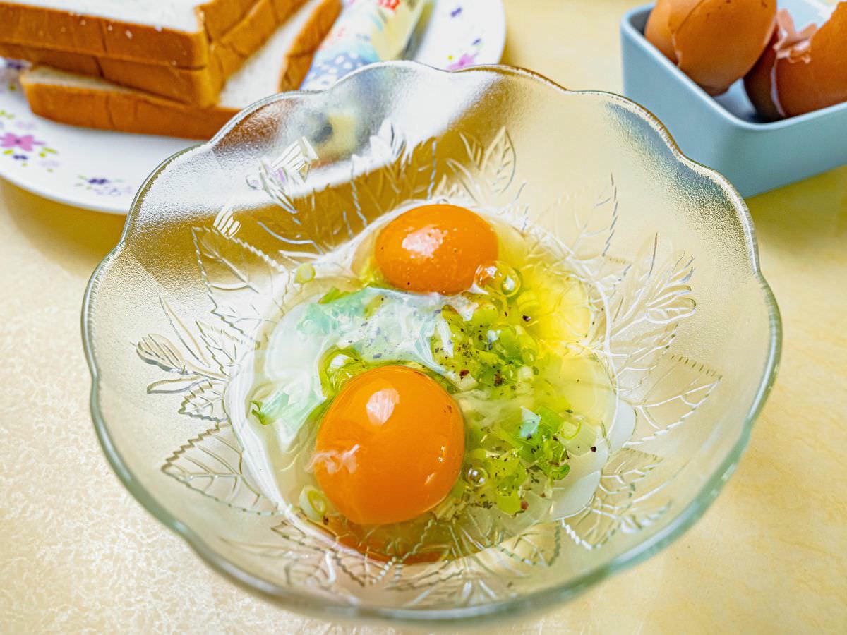 蔥花肉鬆吐司捲食譜│免揉麵糰！把吃不完的吐司做成創意料理，輕鬆簡單，10分鐘就可以上桌，當野餐食物也可以