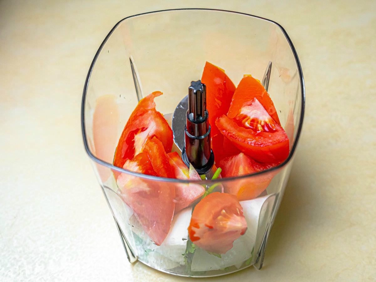 莎莎醬食譜│超簡單的墨西哥醬料自己做！清爽低熱量，酸香開胃超適合夏天，搭肉、搭海鮮或是搭配法國麵包都對味！