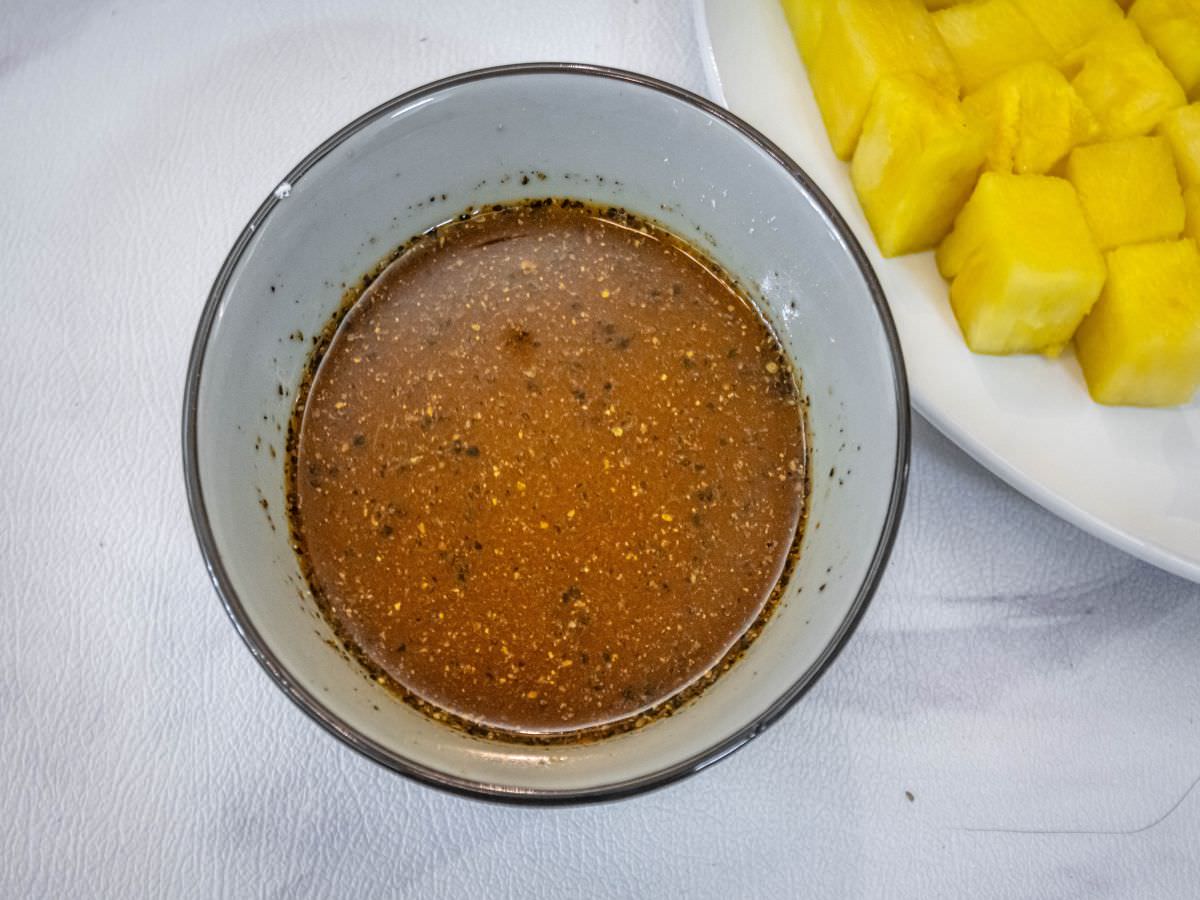 黑胡椒鳳梨牛肉粒食譜│超簡單料理食譜!用水果入菜,多汁又解膩,拿來做便當菜的主食也很適合唷! - 第3張圖 黑胡椒鳳梨牛肉粒食譜│超簡單料理食譜!用水果入菜,多汁又解膩,拿來做便當菜的主食也很適合唷!